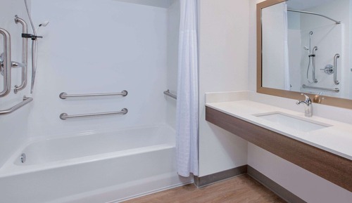 Suite, 1 cama de matrimonio, accesible para personas con discapacidad, no fumadores (Accessible Tub)