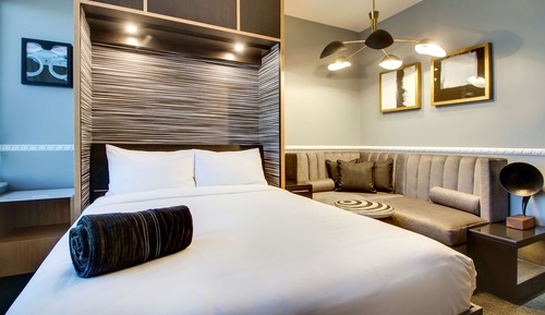 Habitación (Queen Murphy Bed)
