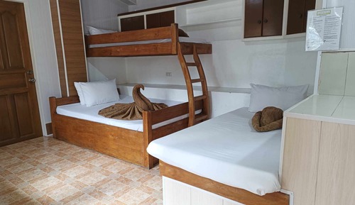 Habitación económica, varias camas, baño privado