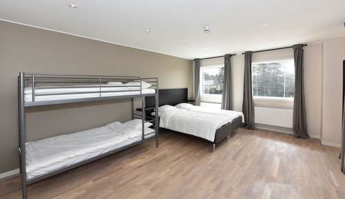 Habitación cuádruple básica, varias camas, baño compartido