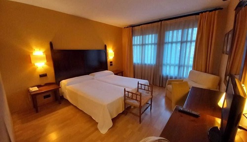 Habitación estándar con 2 camas individuales, vistas a la montaña