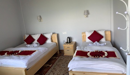 Habitación familiar, varias camas, vistas al valle