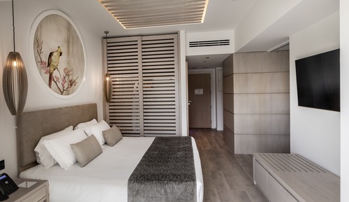 Suite Premium, vistas parciales al mar