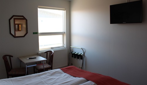 Habitación con 1 cama doble o 2 individuales, baño privado