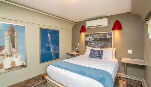 Suite Elite (Sky Captain's Lounge)