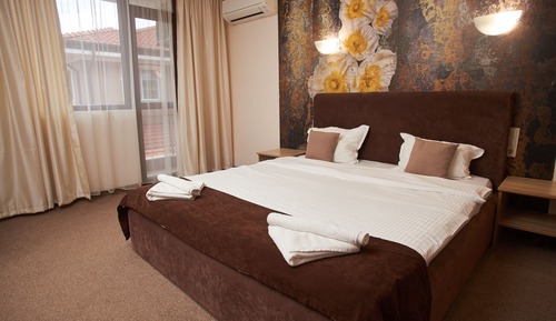 Habitación clásica doble, 1 cama de matrimonio grande, no fumadores, balcón