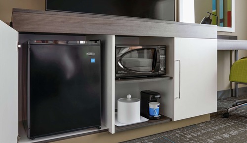 Habitación clásica, 1 cama de matrimonio grande con sofá cama, frigorífico y microondas