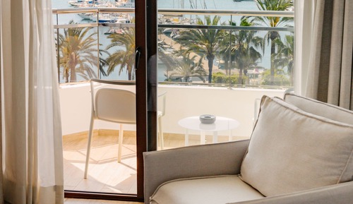 Habitación triple, balcón, vistas al mar (3 pax)