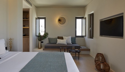 3sixty Suite with Outdoor Jacuzzi