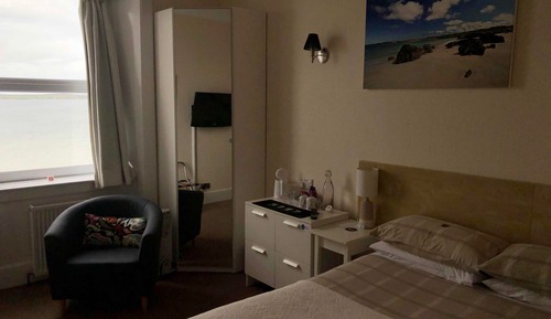 Habitación básica doble, 1 cama doble, no fumadores, baño privado