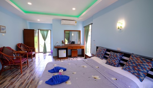 Deluxe Beach Front (A/C)