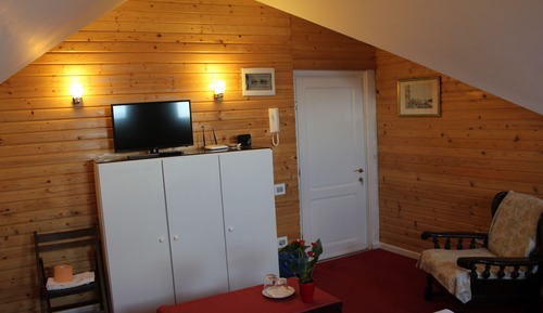 Habitación doble (or triple room in attic)