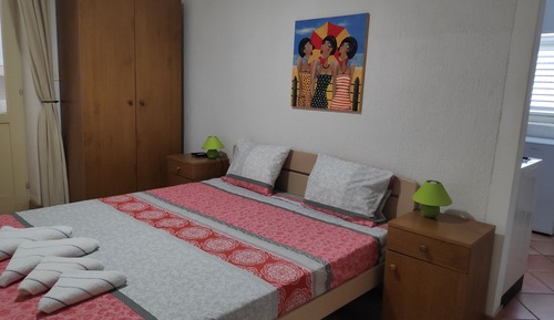 Estudio básico, 1 cama de matrimonio