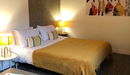 Habitación estándar con 1 cama doble o 2 individuales, terraza (2ème étage )