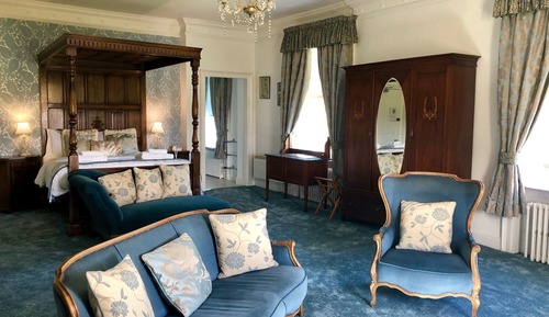 Honeymoon Suite