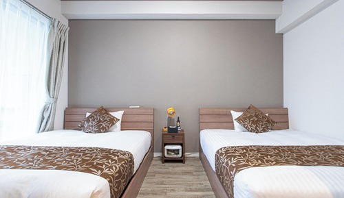 Habitación doble, no fumadores (Main Building, 2 Double Rooms for 5P)