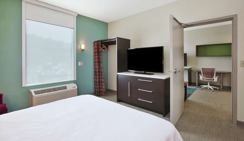 Suite, 1 cama de matrimonio, accesible para personas con discapacidad (Roll-In Shower)