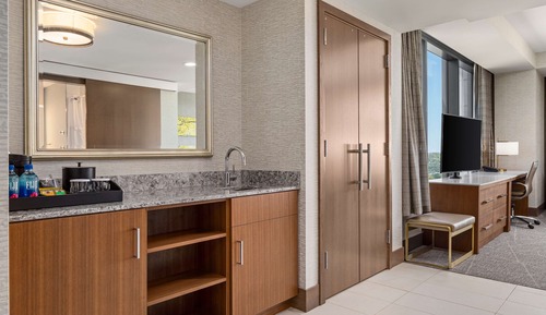 Executive Room, 1 King Bed, Corner Accessible (Roll-In Shower, Mobility)