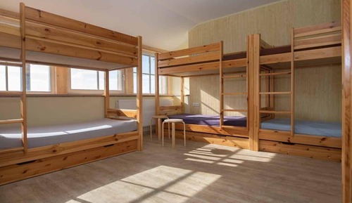 Dormitorio compartido básico, baño privado, vistas a la montaña