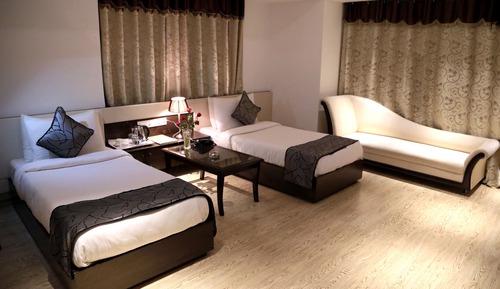 Habitación Grand con 1 cama doble o 2 individuales, 1 cama de matrimonio, frigorífico