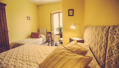 Habitación triple, baño privado (External )