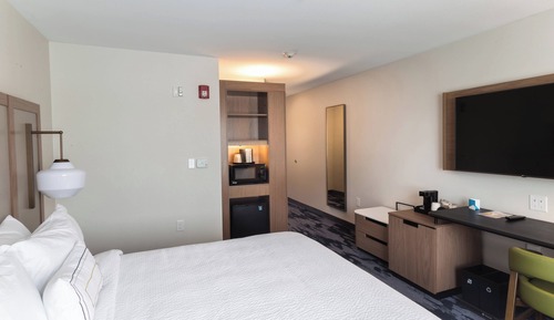 Habitación, 1 cama de matrimonio grande, vistas a la ciudad (Hearing Accessible)