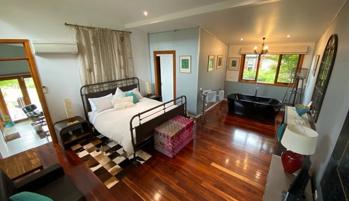 Villa romántica, 1 cama de matrimonio grande, bañera, vistas al valle