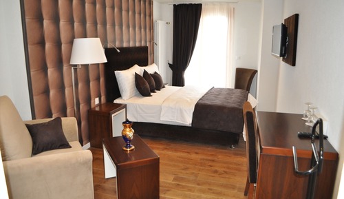 Suite, City View