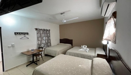 Habitación triple familiar, varias camas