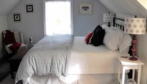 Habitación Deluxe, 1 cama de matrimonio grande con sofá cama (Watchogue Creek Room)