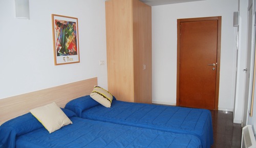 Estudio básico, 2 camas individuales, cocina básica