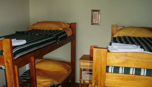 Cabaña familiar, 2 habitaciones, baño privado (1 Double and 4 Single Beds)