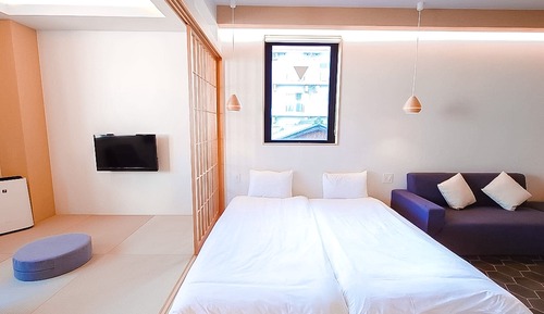 Habitación familiar con 1 cama doble o 2 individuales, no fumadores, bañera