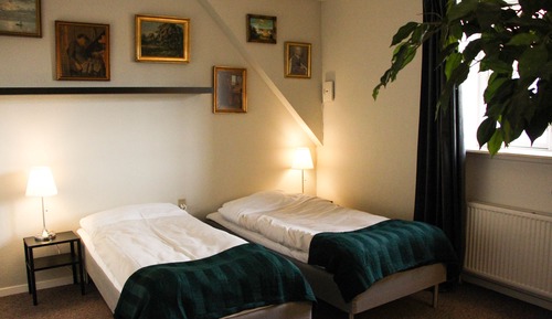Habitación Confort con 1 cama doble o 2 individuales, 1 cama de matrimonio grande, balcón