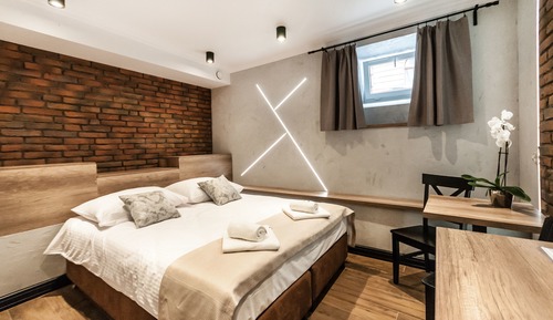 Suite estudio Confort, 1 cama de matrimonio, cocina básica (INDUSTRIAL)