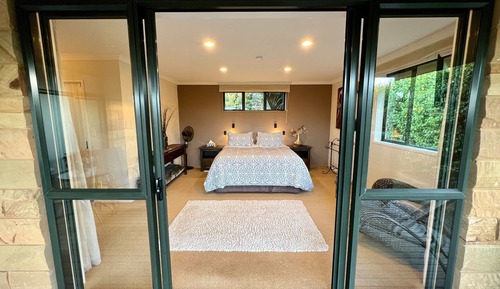 Habitación Deluxe doble, 1 cama de matrimonio grande, baño privado, vistas al jardín