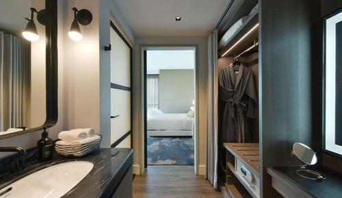 Habitación, 1 cama de matrimonio grande, vistas a la ciudad, en esquina