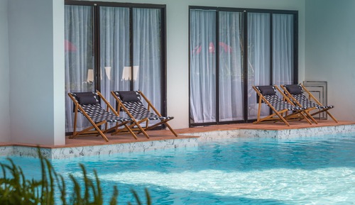 Deluxe Pool Access