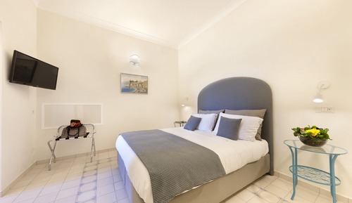 Habitación Deluxe con 1 cama doble o 2 individuales, baño privado, vistas al patio