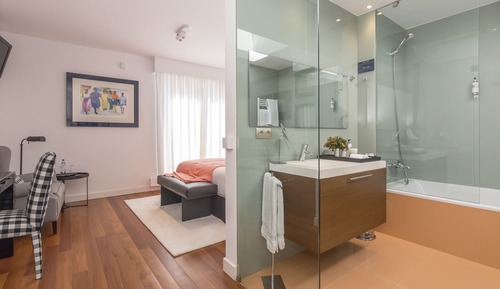 Habitación Confort doble, 1 cama de matrimonio grande, bañera de hidromasaje (APPELSIN)