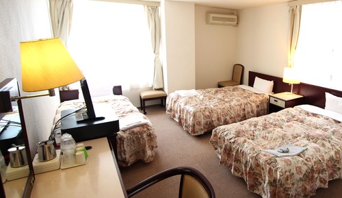 Habitación triple, fumadores