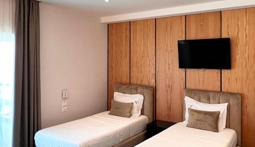 Habitación cuádruple, varias camas, vistas al jardín