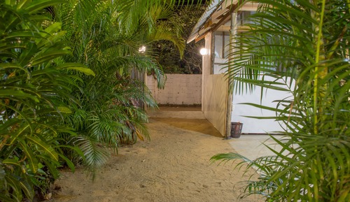 Habitación familiar, varias camas, balcón, vistas al jardín