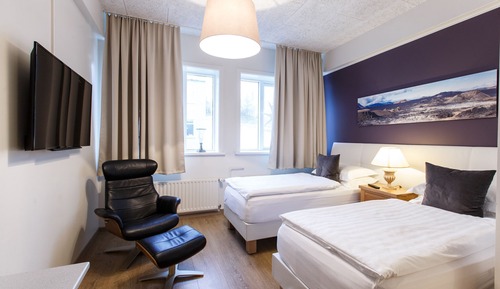 Habitación superior con 1 cama doble o 2 individuales, baño privado