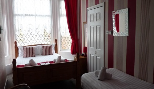 Suite estándar, baño privado (2 Adults 1 Child )