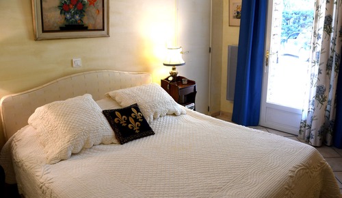Habitación Confort con 1 cama doble o 2 individuales