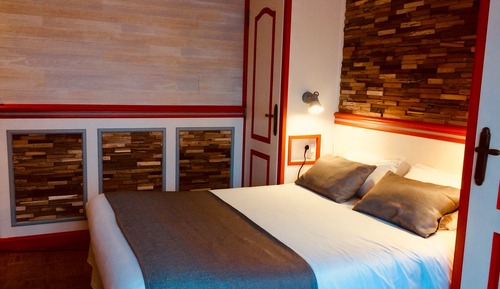 Habitación Confort doble, baño privado, vistas al jardín (Alienor)