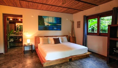 Estudio de diseño, 1 cama de matrimonio grande, cocina, junto a la playa (Estudio Pacha)
