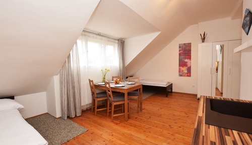 Apartamento clásico, 2 habitaciones, cocina, vistas a la ciudad