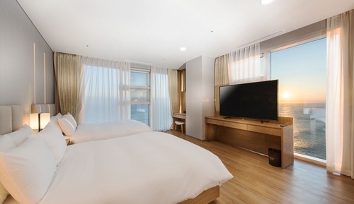 Executive Suite, 1 Bed Room - Breakfast and Aqua Park ticket for 2